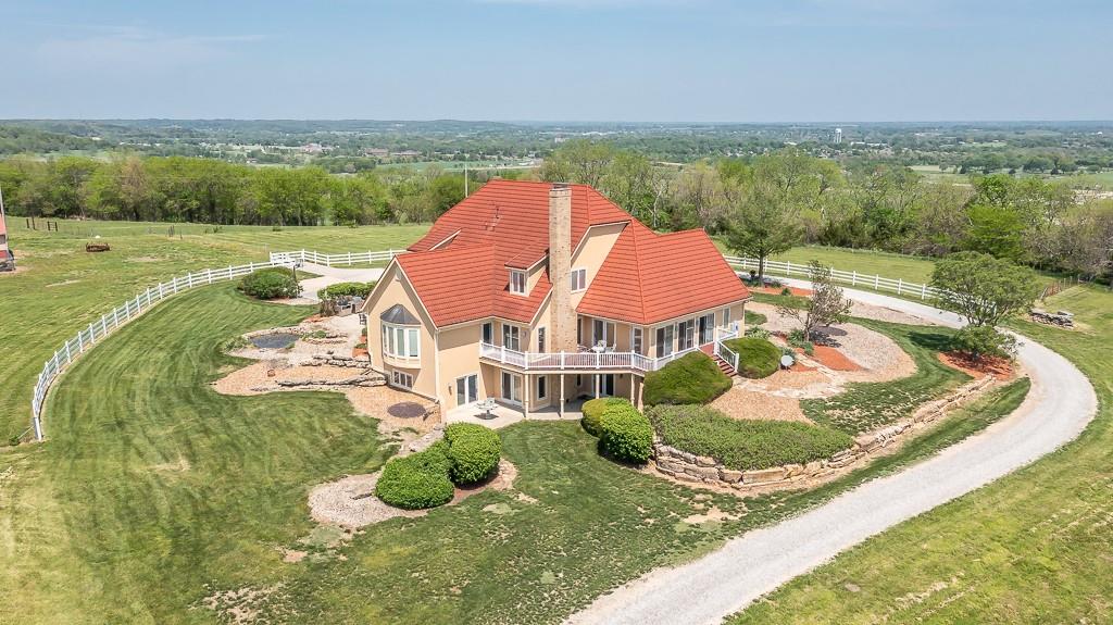 17029 Chieftain Road Tonganoxie, KS 66086 - Photo 2 of 72