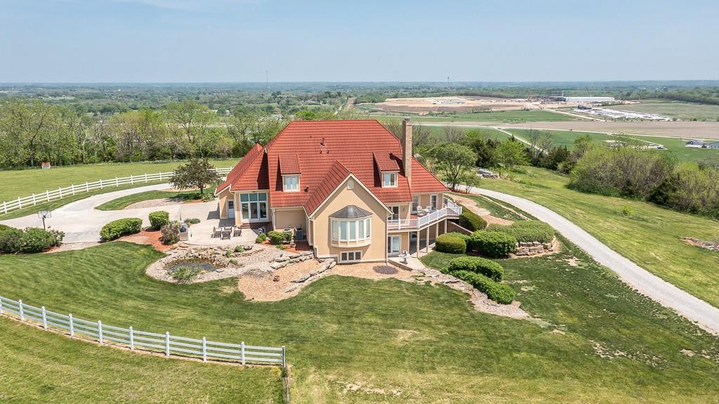 17029 Chieftain Road Tonganoxie, KS 66086 - Photo 3 of 72