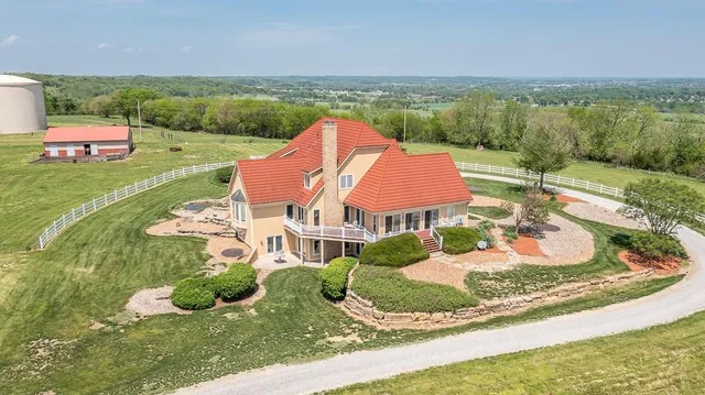 $2,375,000 | 17029 Chieftain Road, Tonganoxie, KS 66086