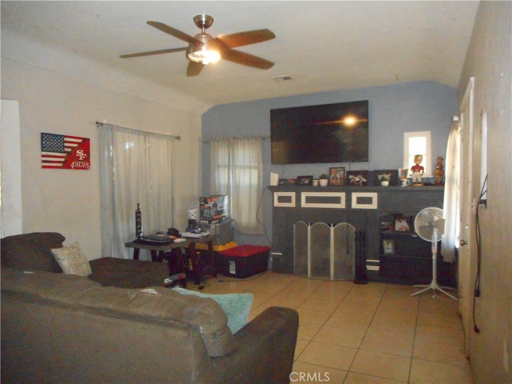 52 West 25th Street Merced, CA 95340 - Photo 4 of 9 Gallery Image 4