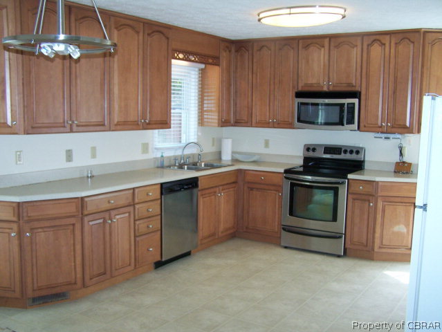 9273 River Road Lancaster, VA 22503 - Photo 4 of 13 Kitchen