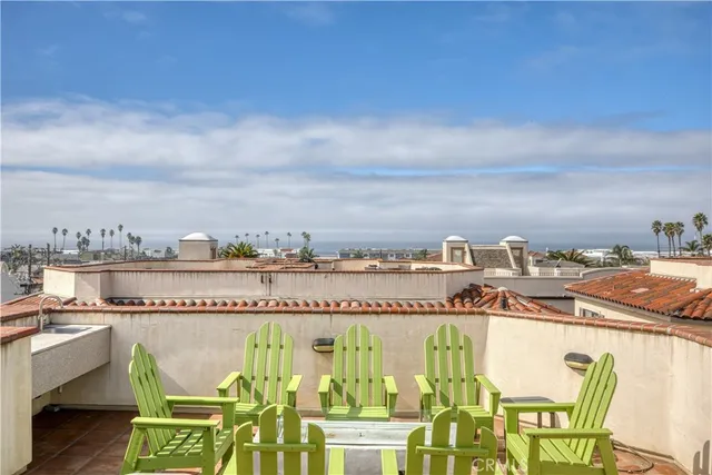 a view of yard from balcony
