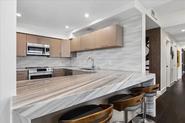 $395,000 | 14 Greenway Plaza, Unit 10P, Houston, TX 77046