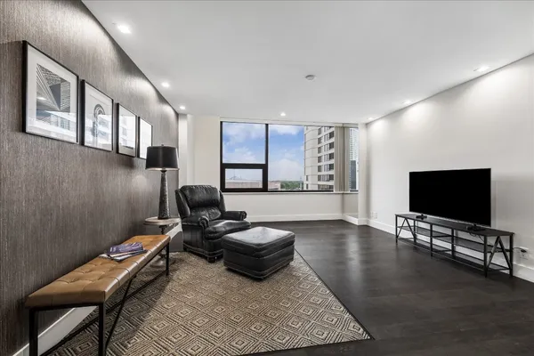 $395,000 | 14 Greenway Plaza, Unit 10P, Houston, TX 77046