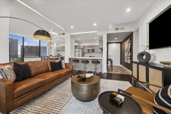 $395,000 | 14 Greenway Plaza, Unit 10P, Houston, TX 77046