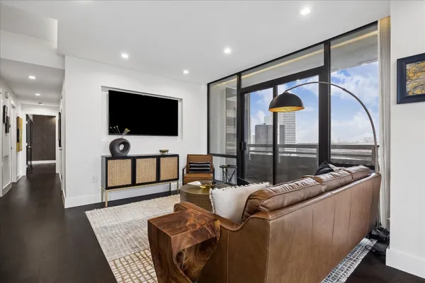 $395,000 | 14 Greenway Plaza, Unit 10P, Houston, TX 77046