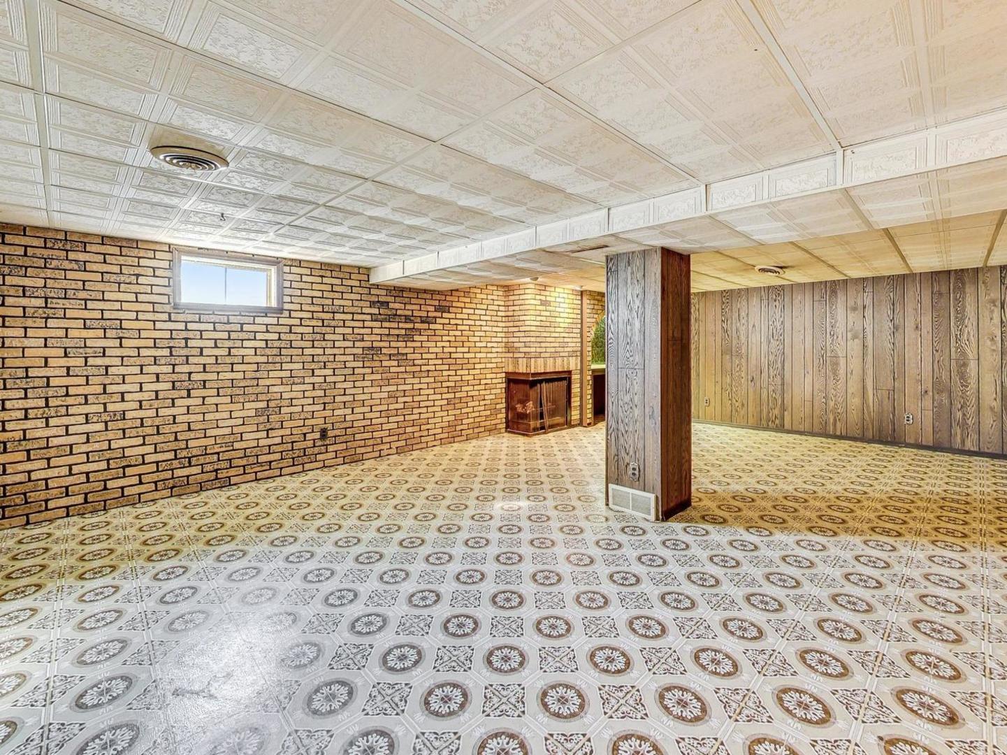 4618 William Street Johnsburg, IL 60051 - Photo 23 of 40 a bathroom with a shower