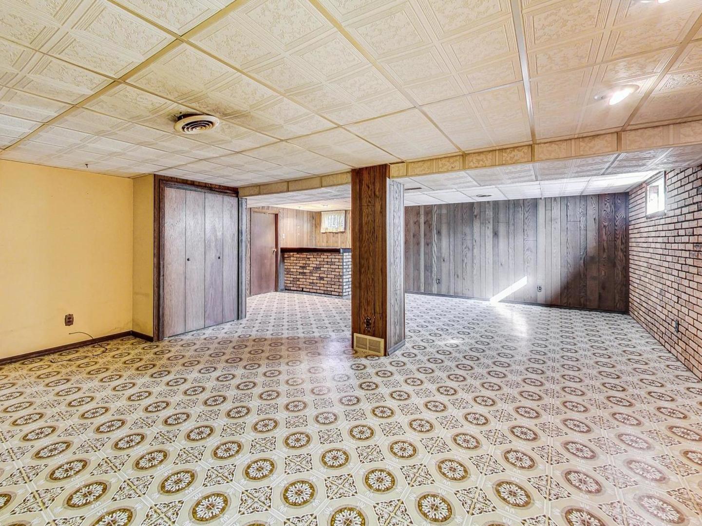 4618 William Street Johnsburg, IL 60051 - Photo 24 of 40 a big room with a bathroom