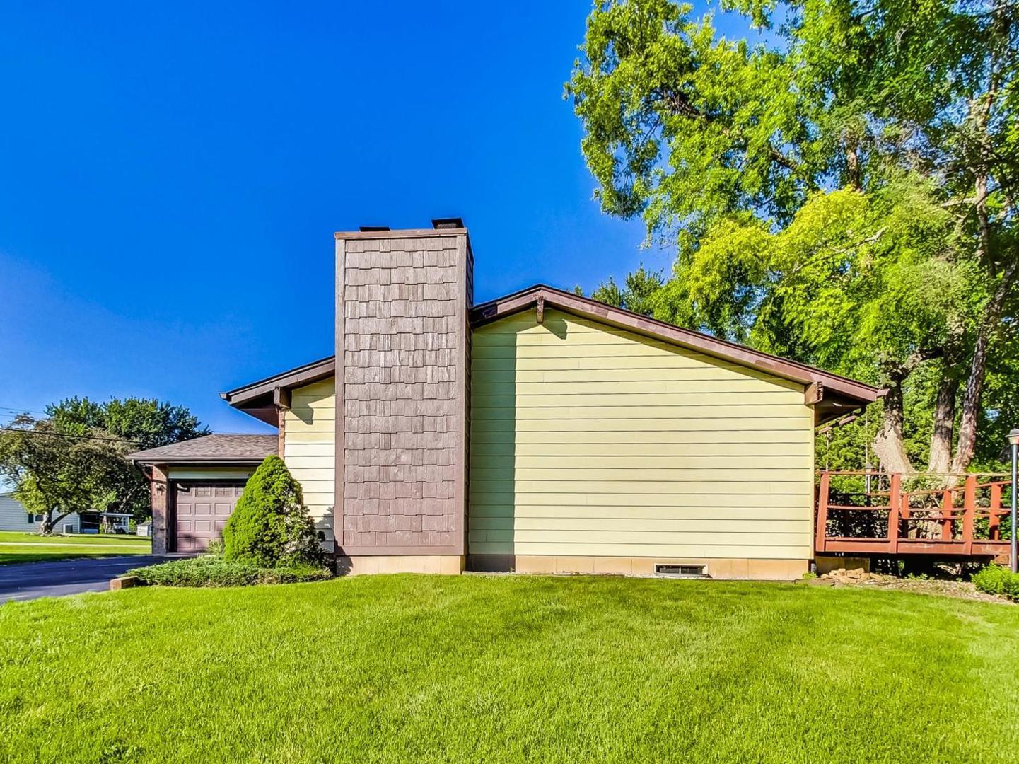 4618 William Street Johnsburg, IL 60051 - Photo 3 of 40 a view of a house with a yard