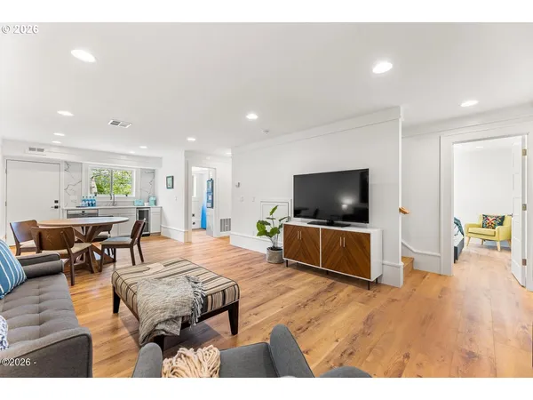 $1,200,000 | 4930 Southwest Coast Avenue, Lincoln City, OR 97367