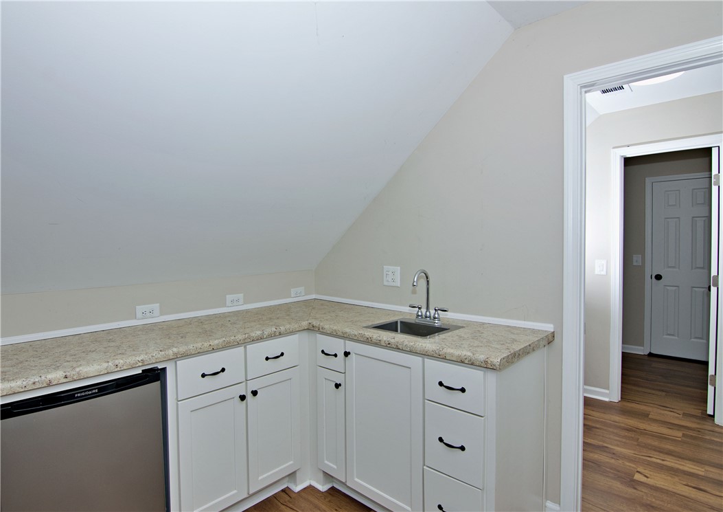 7893 Athens Road Carnesville, GA 30521 - Photo 28 of 50 This convenient kitchenette area is perfect for casual dining and entertaining.