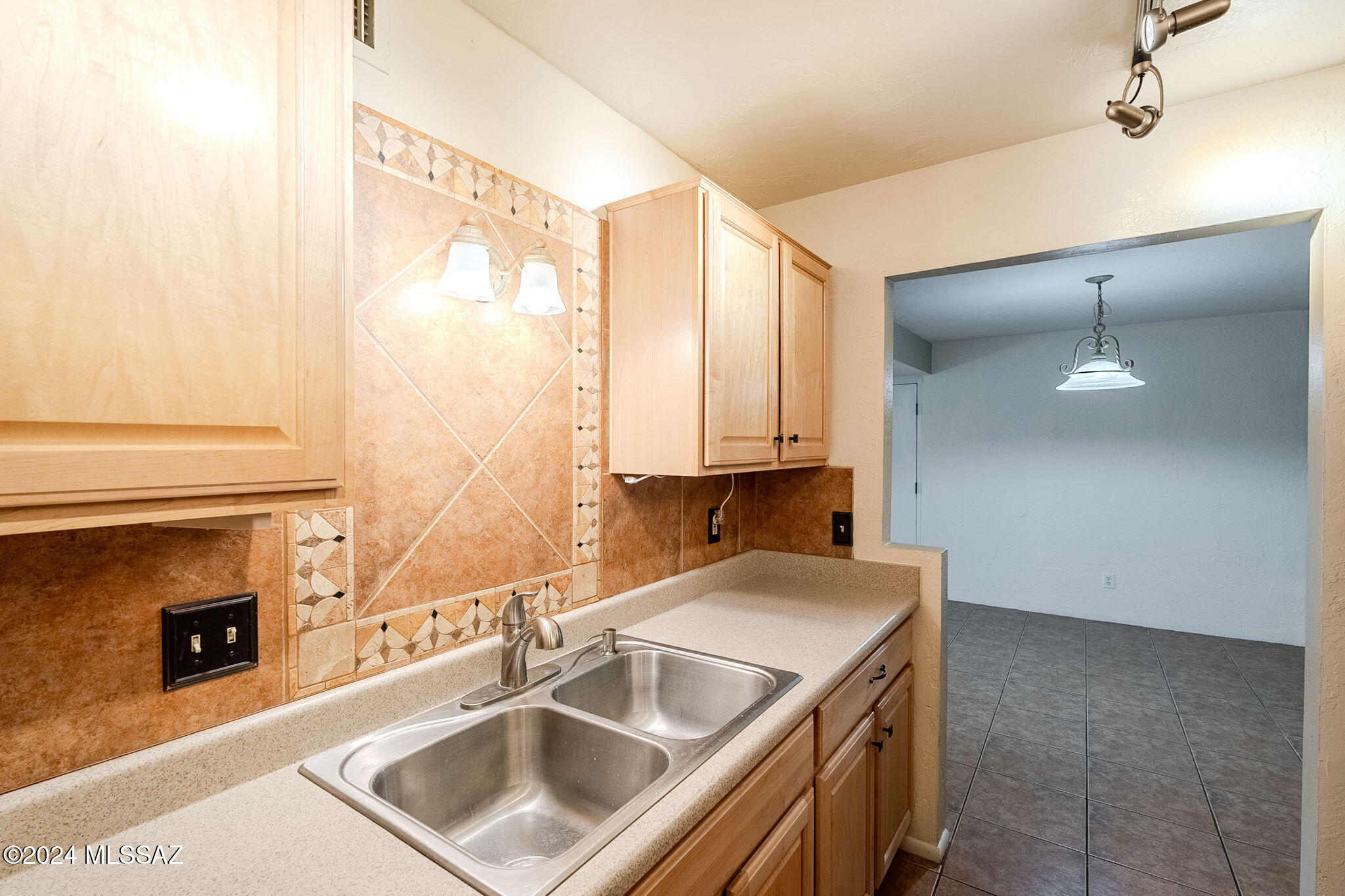 625 South Prudence Road, Unit 105 Tucson, AZ 85710 - Photo 5 of 23