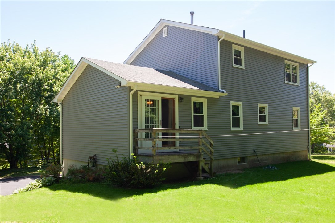 15 Ridgewood Road Cranston, RI 02921 - Photo 4 of 36 Gallery Image 4