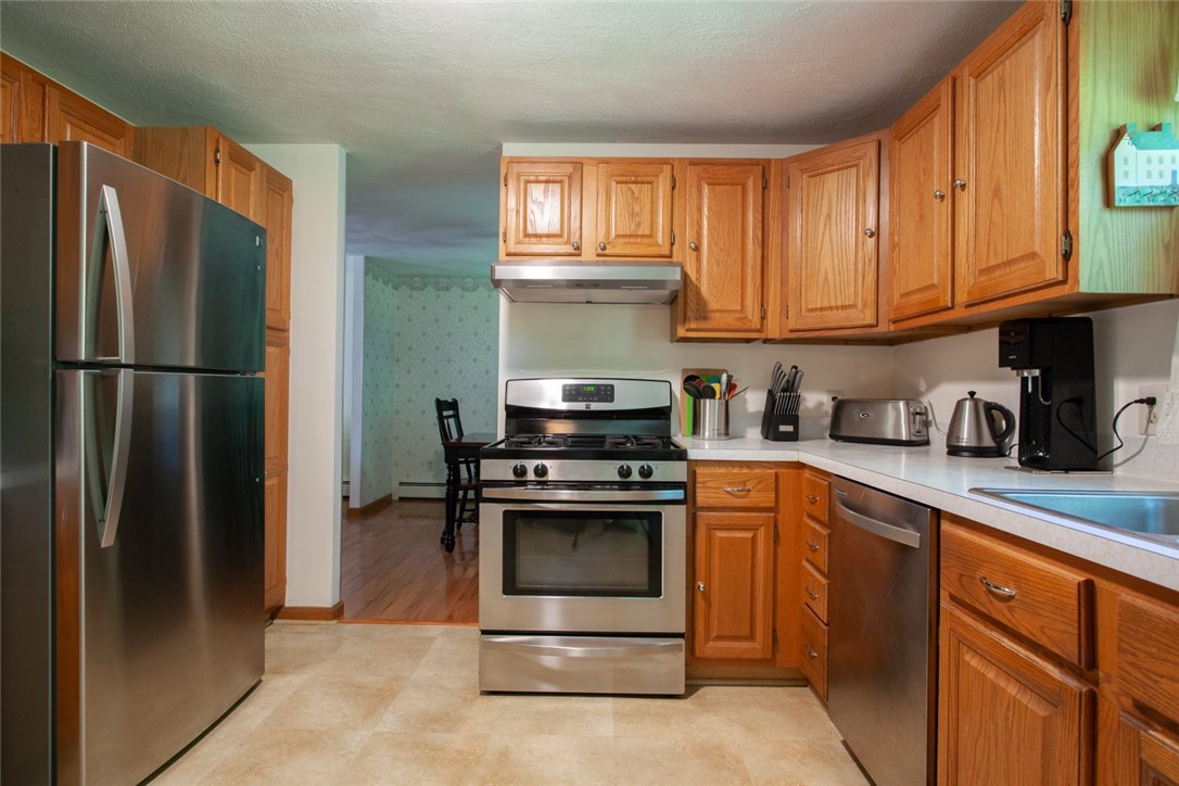15 Ridgewood Road Cranston, RI 02921 - Photo 6 of 36 Gallery Image 6