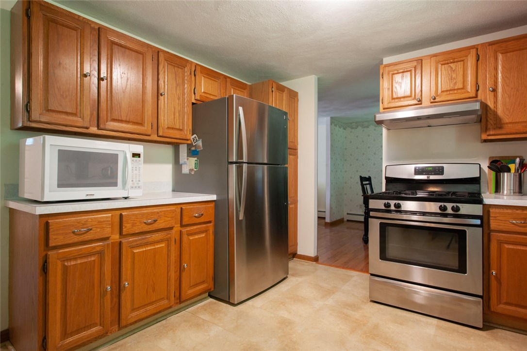 15 Ridgewood Road Cranston, RI 02921 - Photo 7 of 36 Gallery Image 7