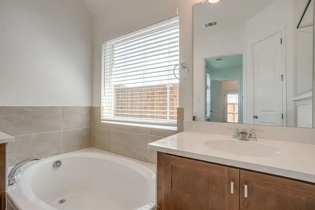 $3,000 | 909 Schuberts Road, Justin, TX 76247