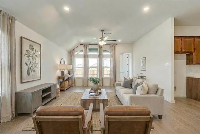 $2,950 | 909 Schuberts Road, Justin, TX 76247