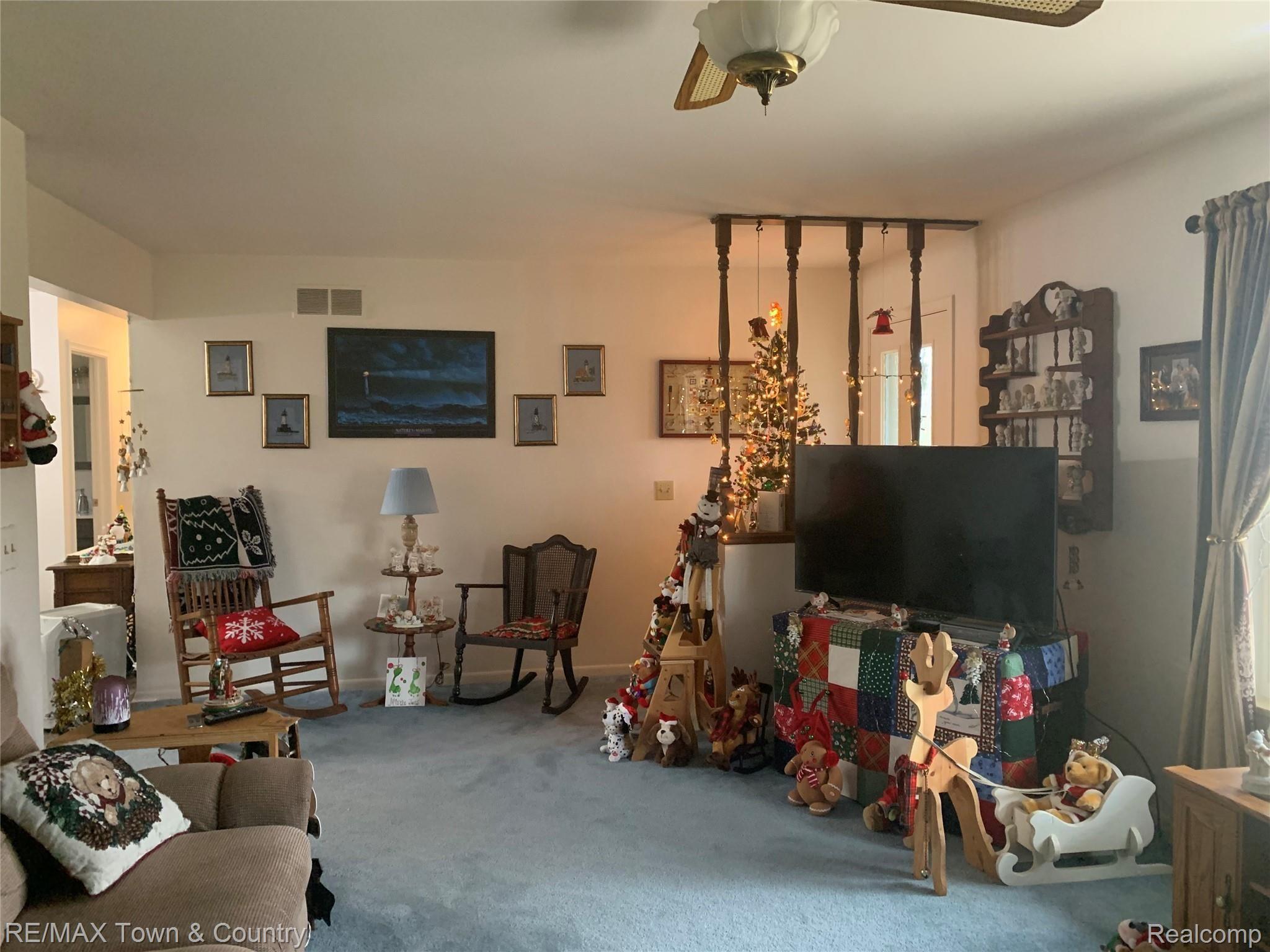 13396 Duffield Road Montrose, MI 48457 - Photo 9 of 28 duffield liv2.jpg
