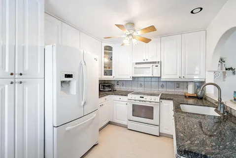$130,000 | 7633 Tahiti Lane, Unit 204, Lake Worth, FL 33467