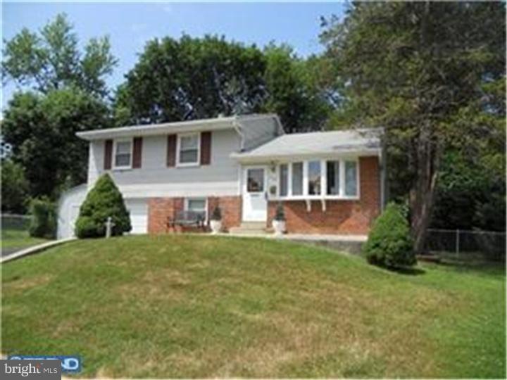 1109 Wynnbrook Road Secane, PA 19018 - Photo 4 of 23