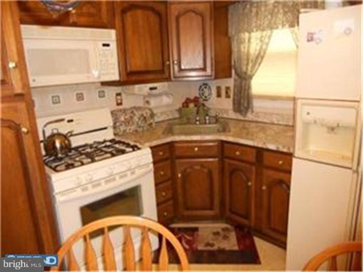 1109 Wynnbrook Road Secane, PA 19018 - Photo 5 of 23