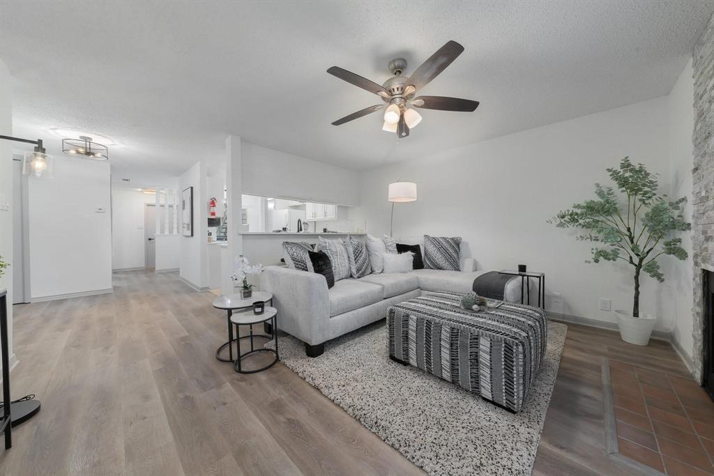 5981 Arapaho Road, Unit 305 Dallas, TX 75248 - Photo 24 of 38 a living room with furniture and a large window