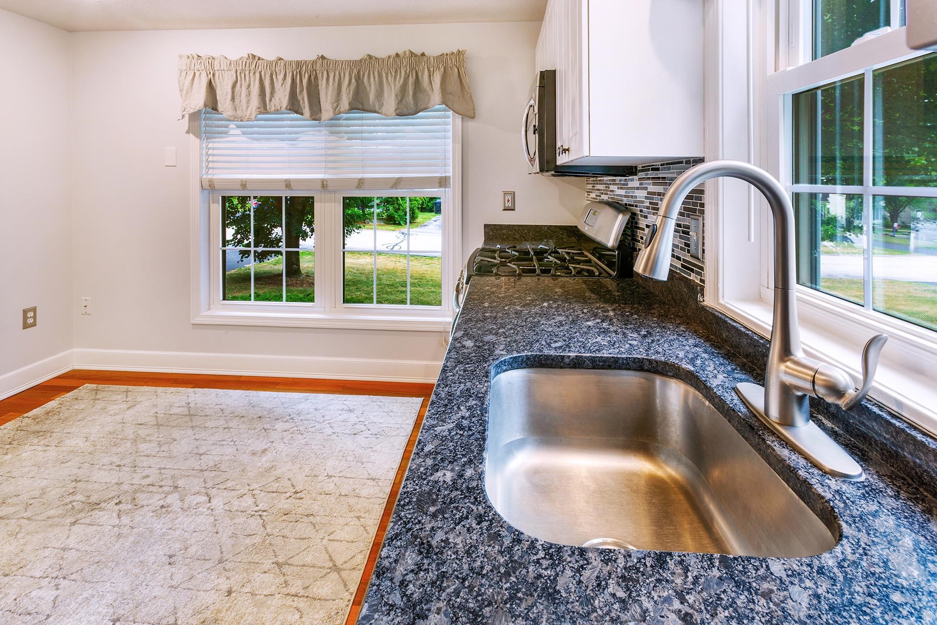 20 Joel Path Hudson, NH 03051 - Photo 6 of 36