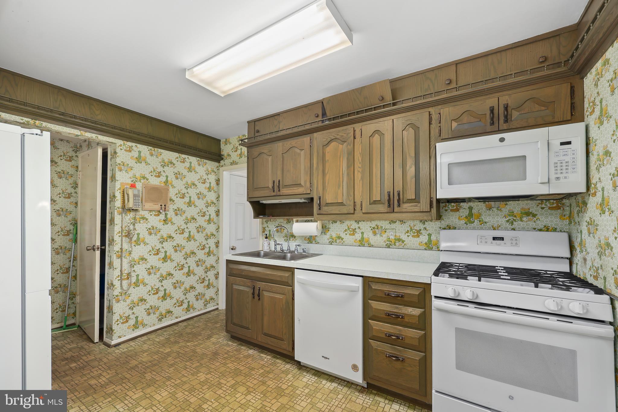 4802 Ravensworth Road Annandale, VA 22003 - Photo 4 of 40
