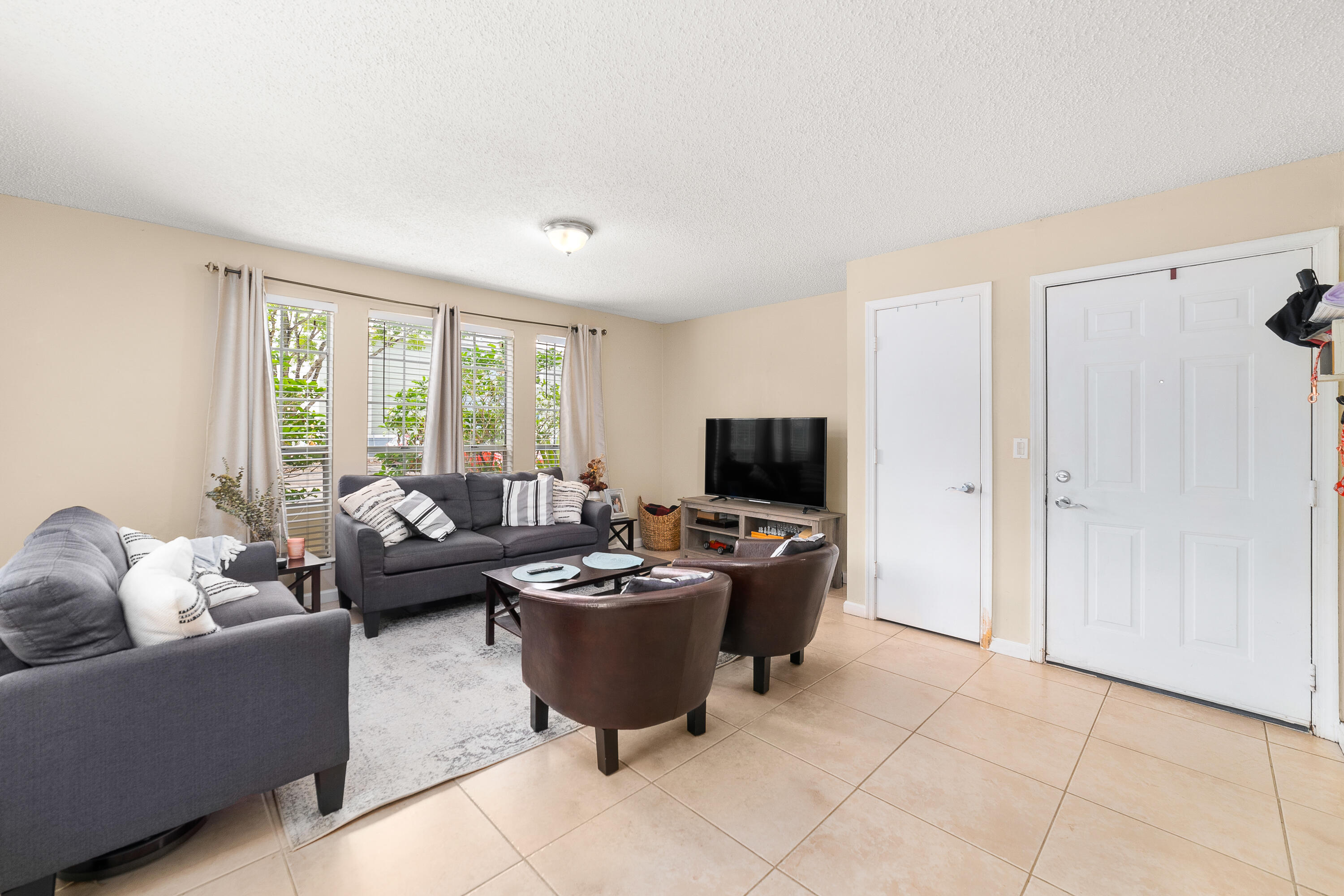 1215 Crystal Way, Unit G Delray Beach, FL 33444 - Photo 5 of 28 _DSC7449