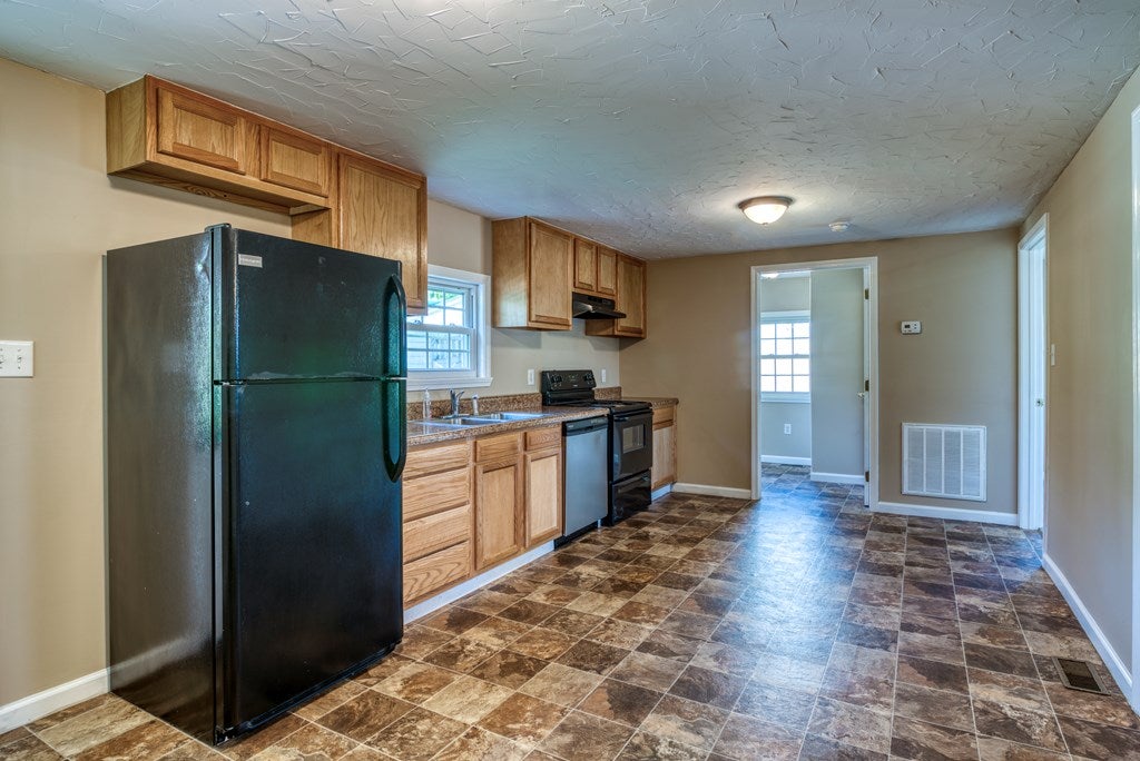 800 Colonial Road Southwest Abingdon, VA 24210 - Photo 11 of 26 Gallery Image 11