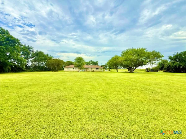 $278,000 | 3652 Farm To Market Road 1822, Edna, TX 77957