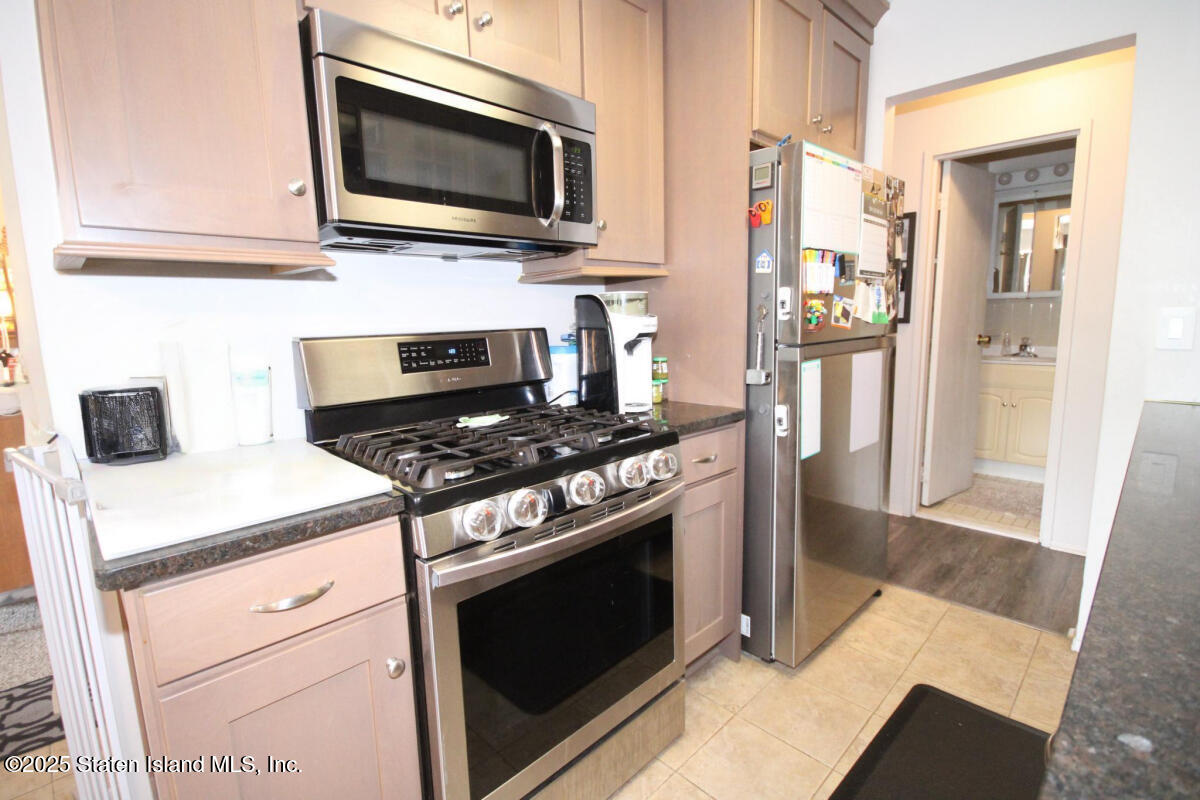 160 Devon Loop, Unit 5 Staten Island, NY 10314 - Photo 10 of 20 a kitchen with a stove and a microwave