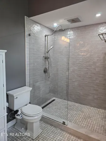 $785,000 | 701 Hampton Roads Drive, Knoxville, TN 37934