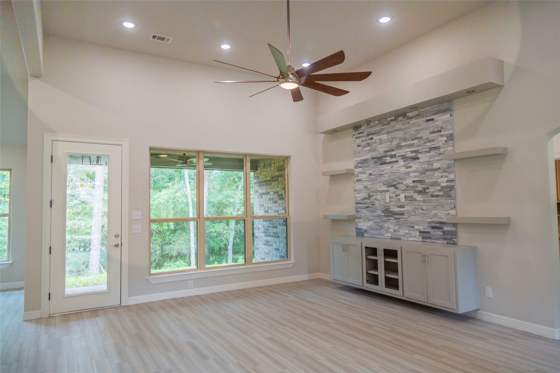 42 Sawgrass Trinity, TX 75862 - Photo 5 of 42 a view of a livingroom with wooden floor a ceiling fan and windows