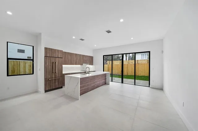 $7,950 | 3235 Percival Avenue, Unit 2, Miami, FL 33133