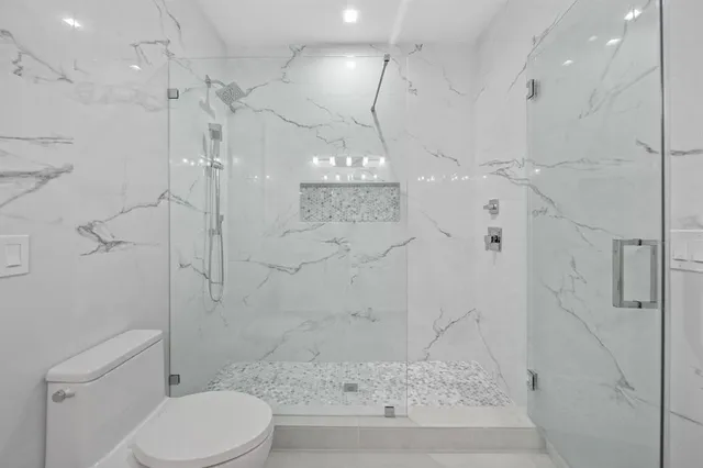 $7,950 | 3235 Percival Avenue, Unit 2, Miami, FL 33133