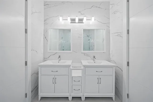 $7,950 | 3235 Percival Avenue, Unit 2, Miami, FL 33133