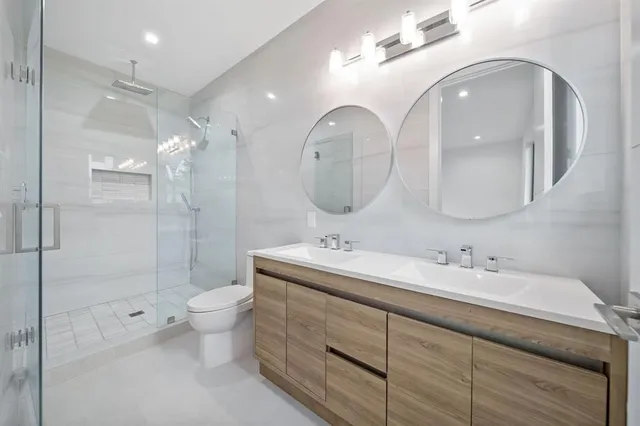 $7,950 | 3235 Percival Avenue, Unit 2, Miami, FL 33133