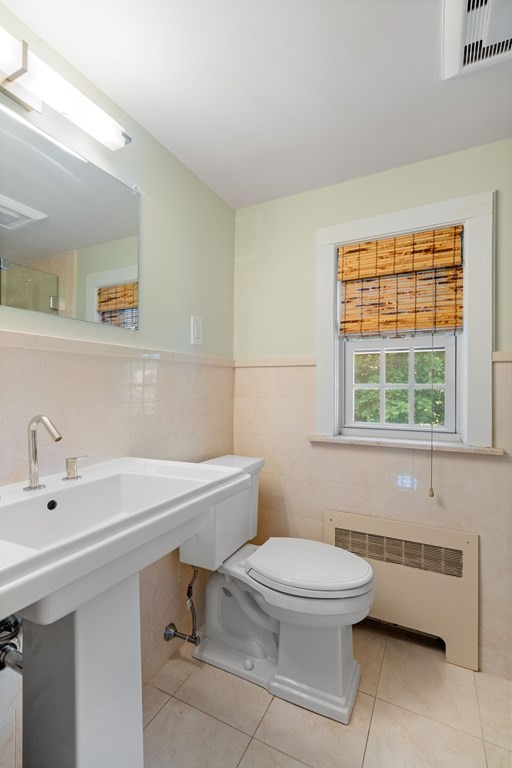 69 Statler Road Belmont, MA 02478 - Photo 26 of 34 a bathroom with a sink a toilet and a bathtub