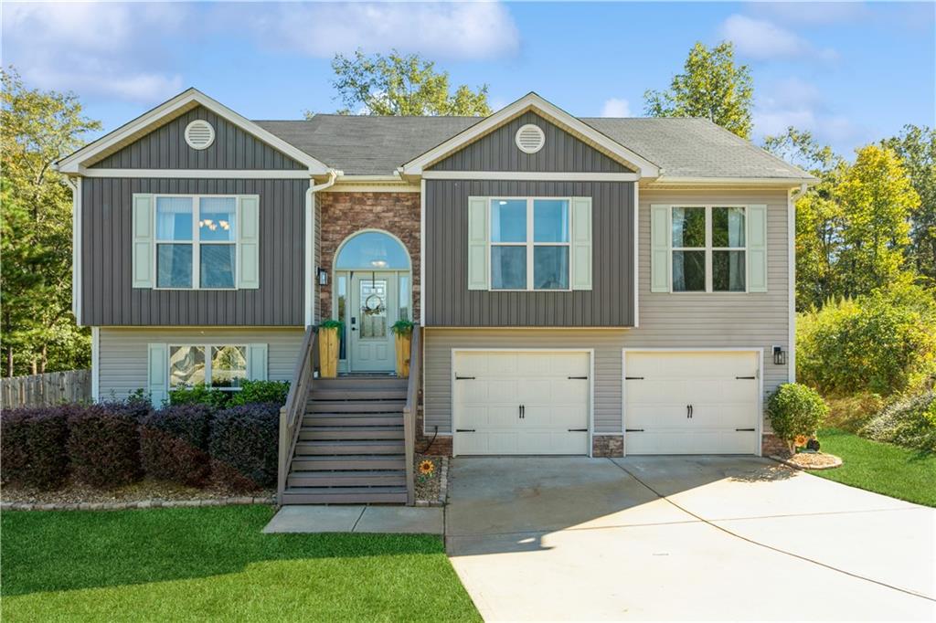 1955 Paynes Point Winder, GA 30680 - Photo 1 of 1 a front view of a house with a yard