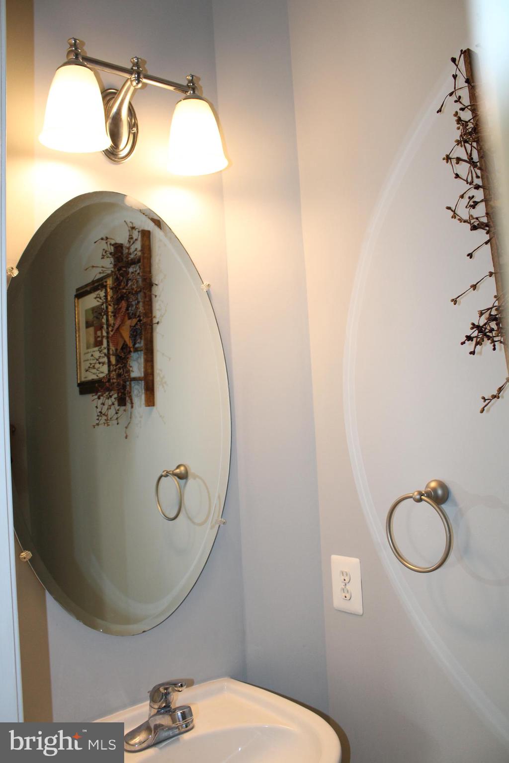 16171 Radburn Street Woodbridge, VA 22191 - Photo 41 of 95 Gallery Image 41