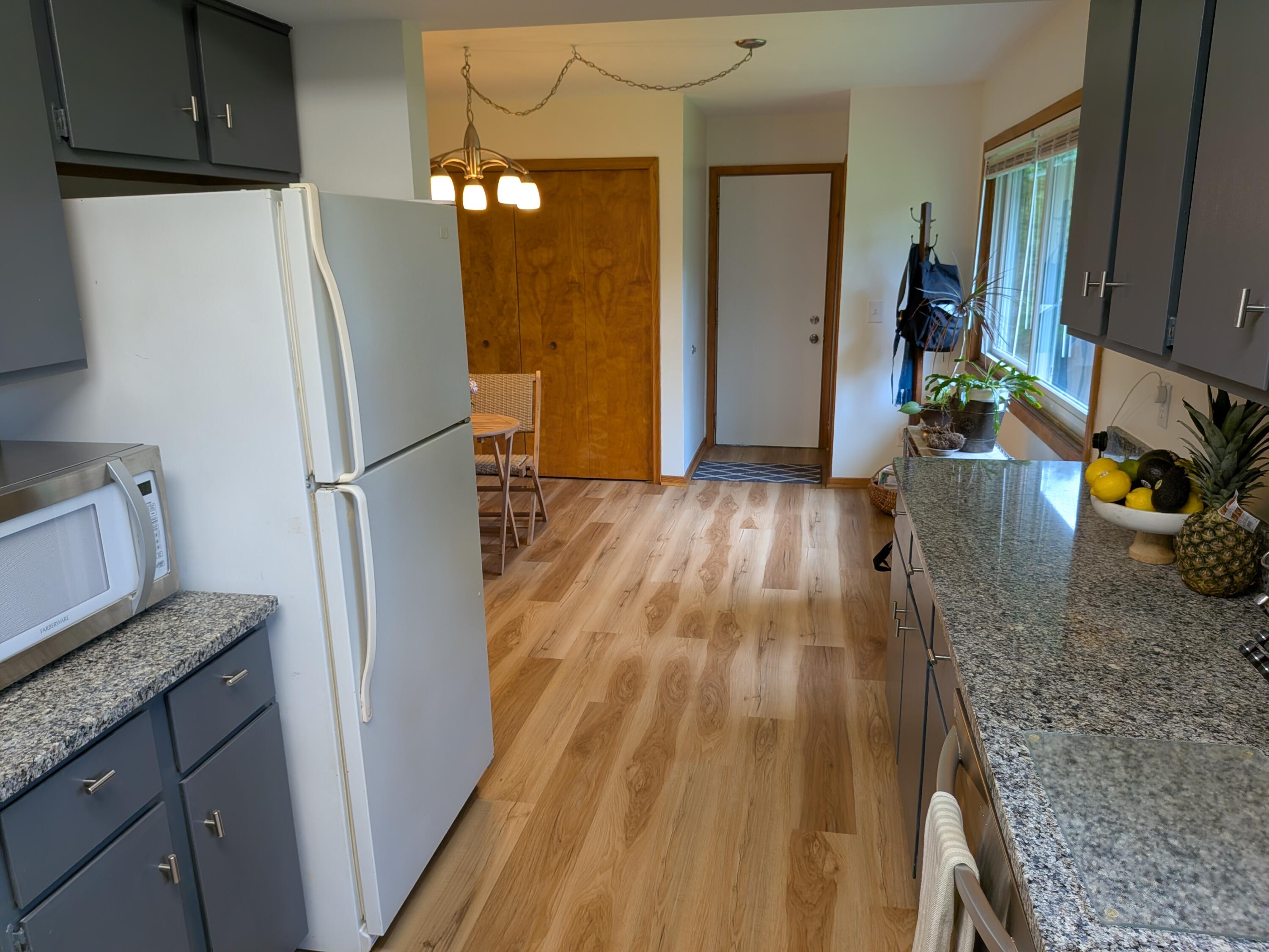 7852 State Street Brighton, MI 48116 - Photo 14 of 51 Kitchen_5902