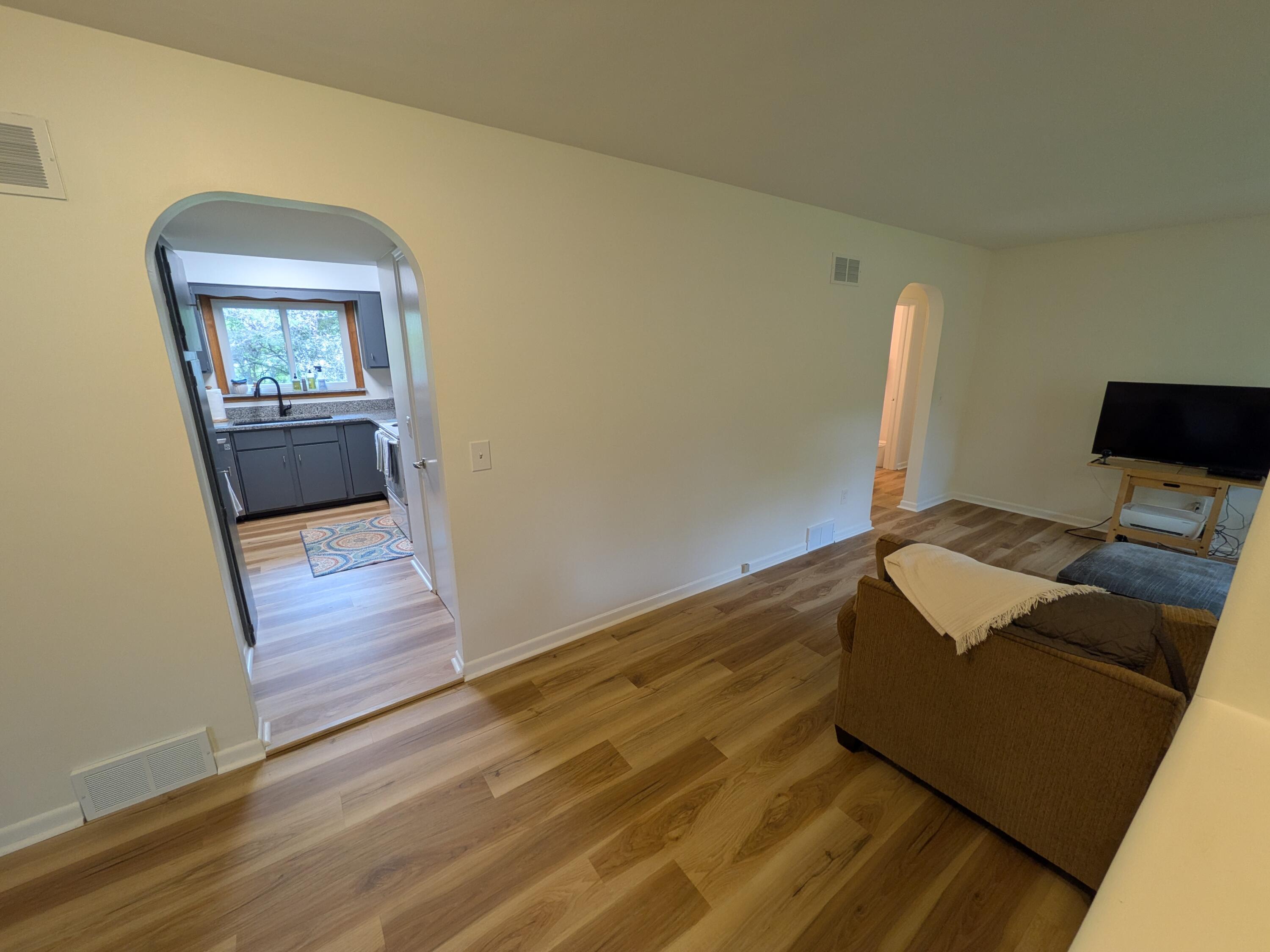 7852 State Street Brighton, MI 48116 - Photo 25 of 51 Living_7149
