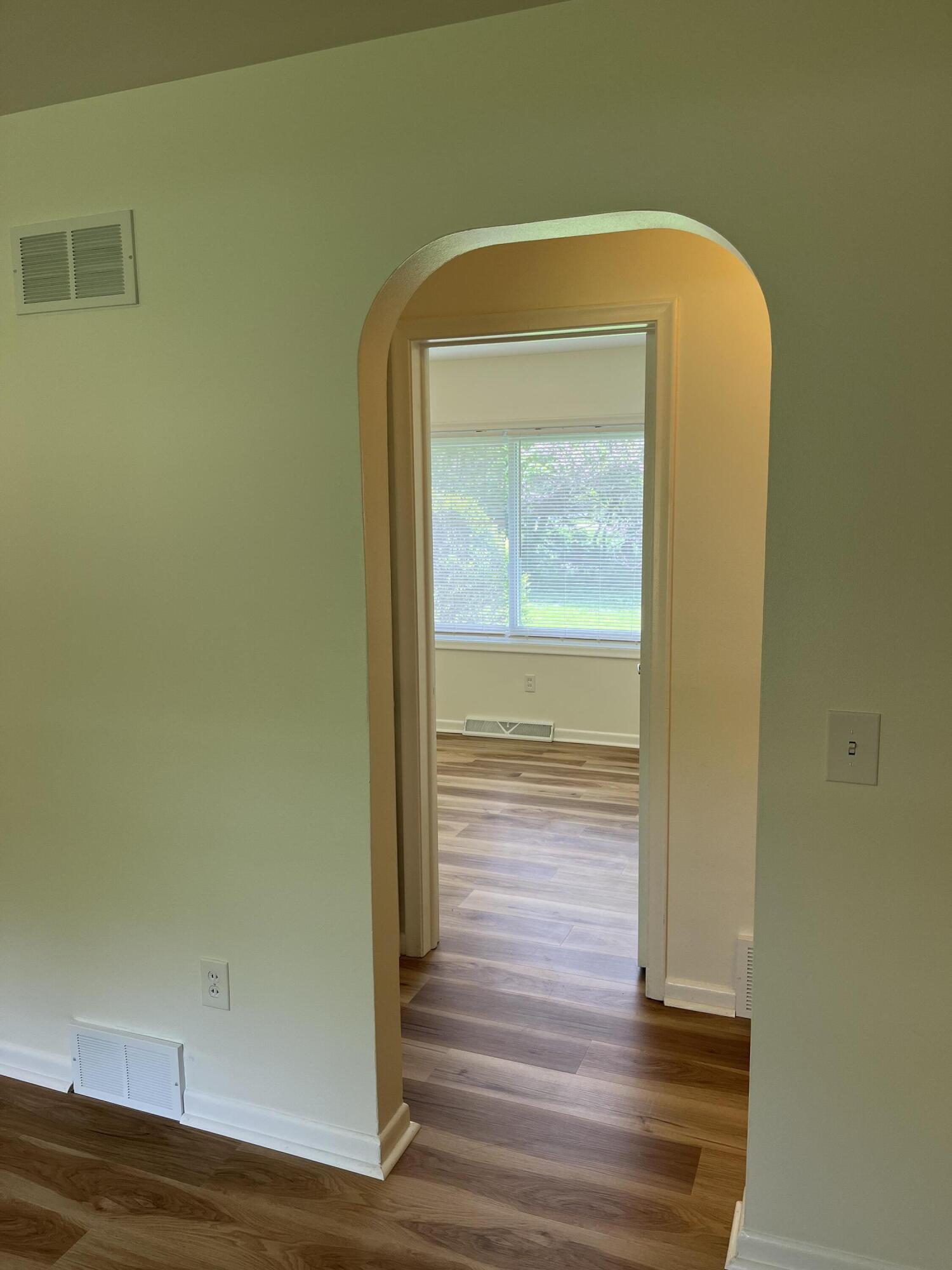 7852 State Street Brighton, MI 48116 - Photo 37 of 51 Living_8215