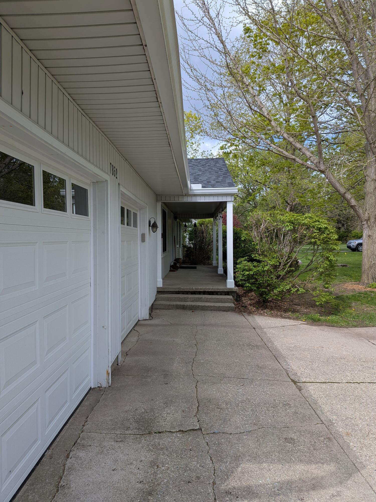 7852 State Street Brighton, MI 48116 - Photo 4 of 51 Front_2248