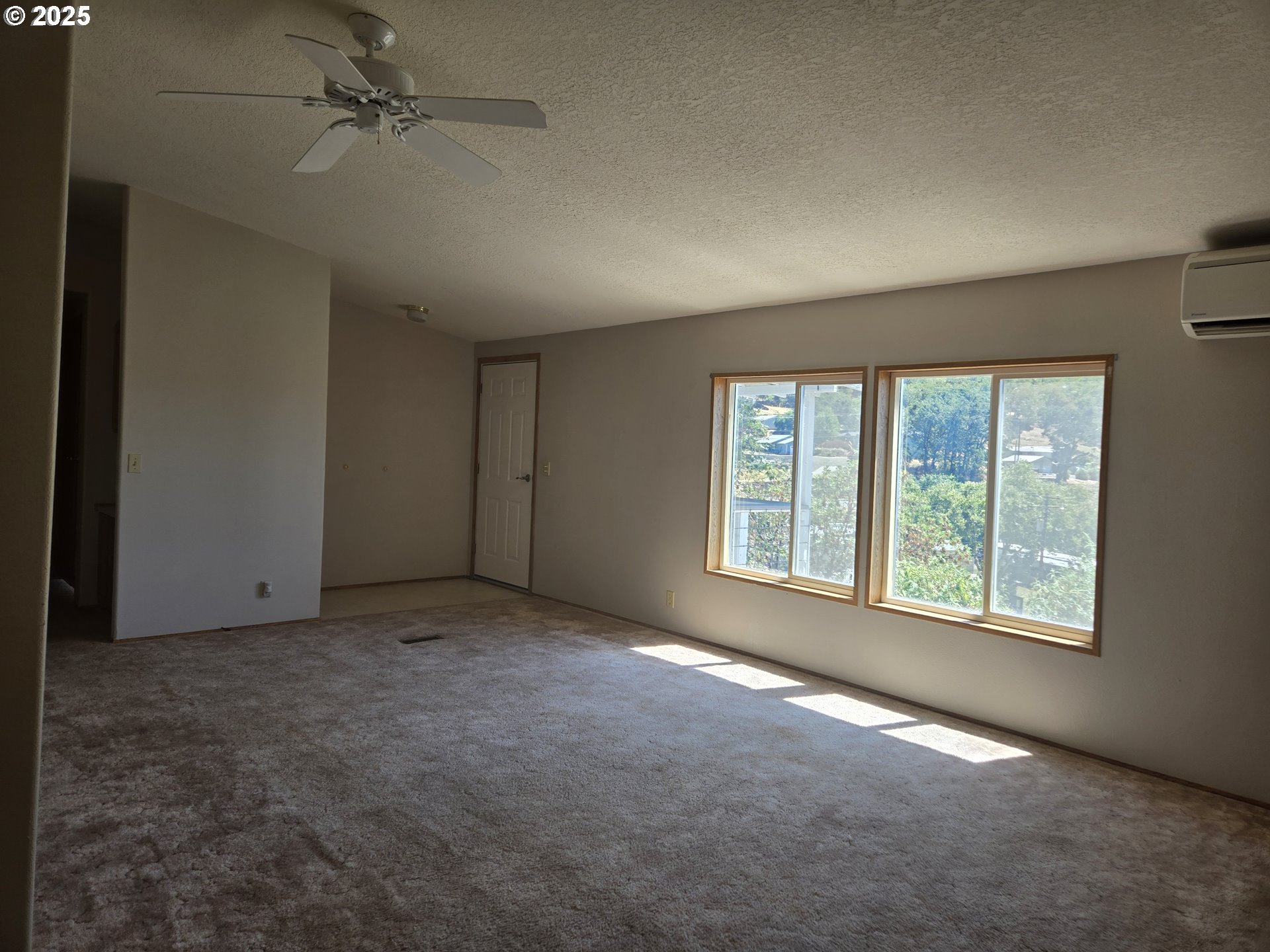 132 Oak Tree Road Roseburg, OR 97470 - Photo 4 of 25 Gallery Image 4