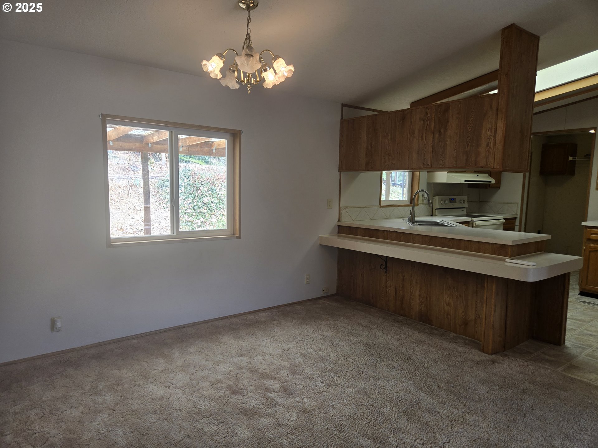 132 Oak Tree Road Roseburg, OR 97470 - Photo 5 of 25 Gallery Image 5