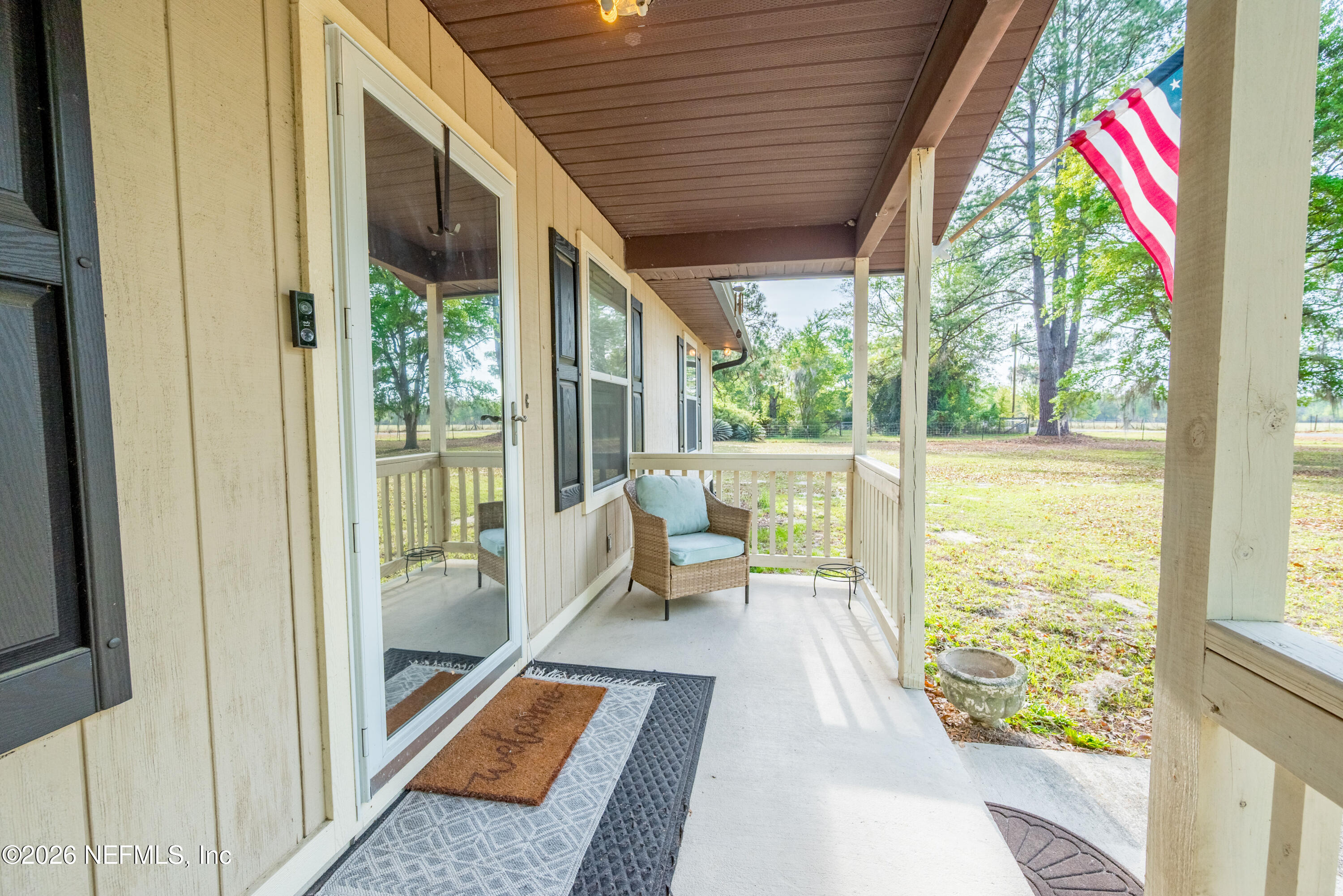 20021 Southeast 88th Trail Lake Butler, FL 32054 - Photo 15 of 43 a very nice looking room with a large window