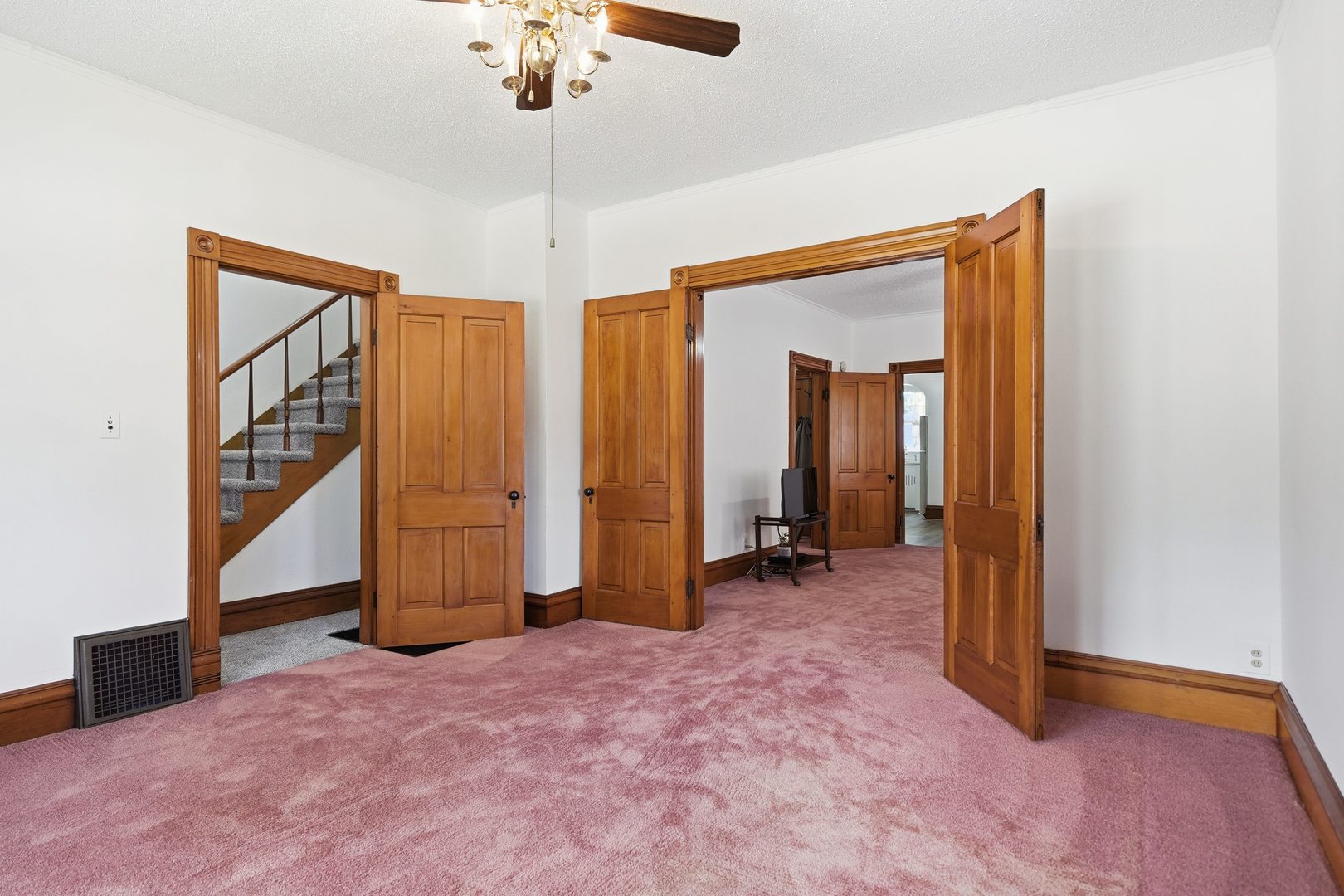 2707 Pershing Boulevard Clinton, IA 52732 - Photo 6 of 29