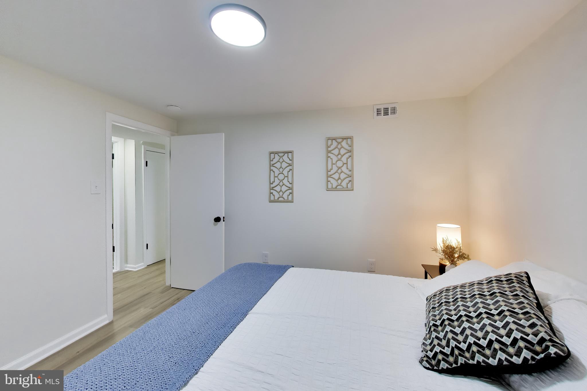 11309 Keystone Avenue Clinton, MD 20735 - Photo 25 of 36 a bedroom with a bed and a lamp